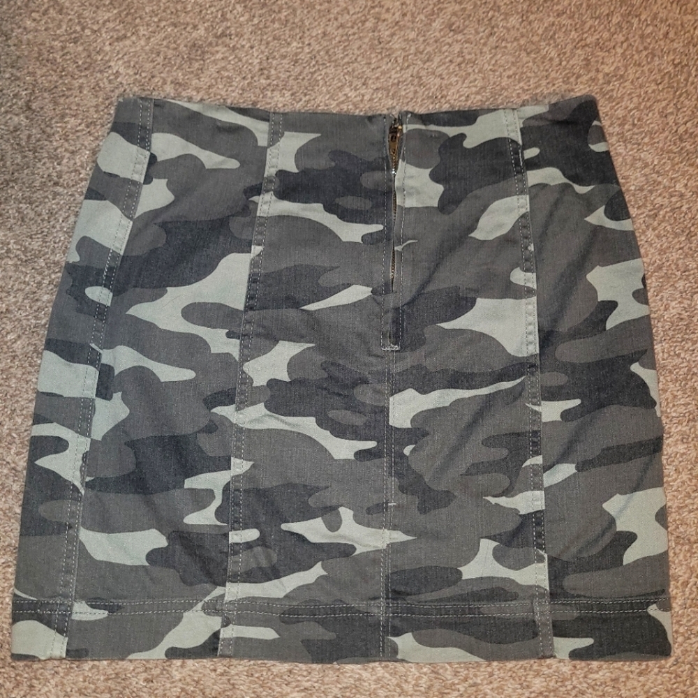 Camouflage‎ mini skirt